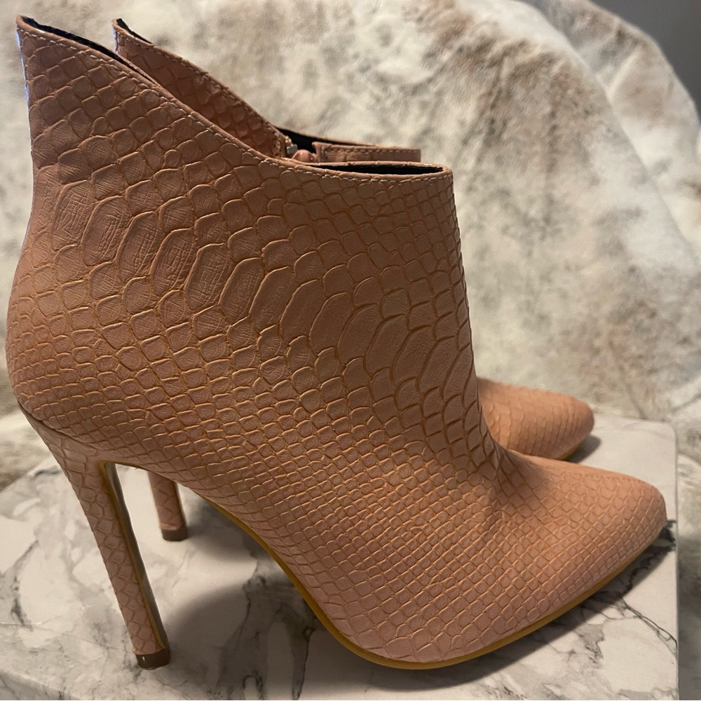 SHEIN size 7 EUR 37 ankle boot heels. Pink snake print